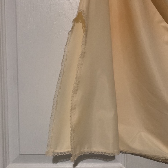 Vintage Cream Two Slit Half-Slip - Picture 3 of 9
